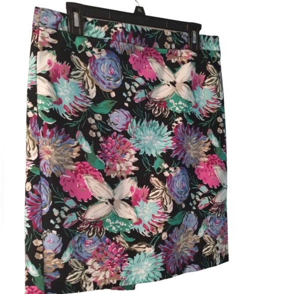 Beautiful J Crew Floral Pencil Skirt - Picture 1 of 2